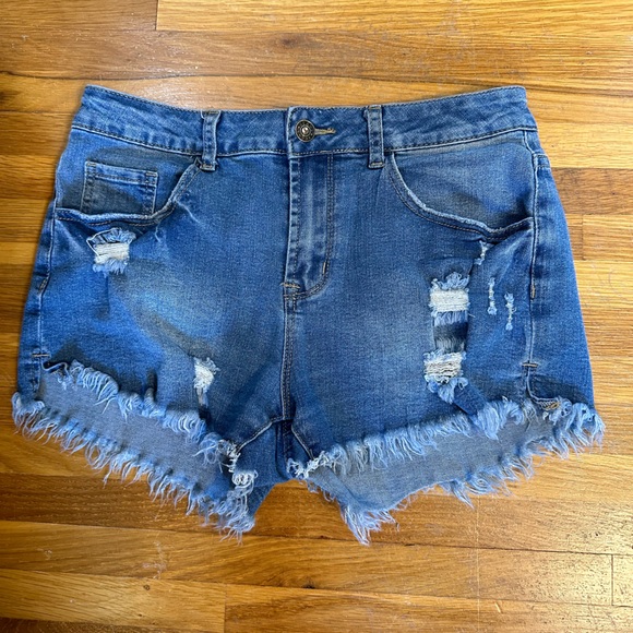 Pants - Women’s denim distressed & fringe shorts